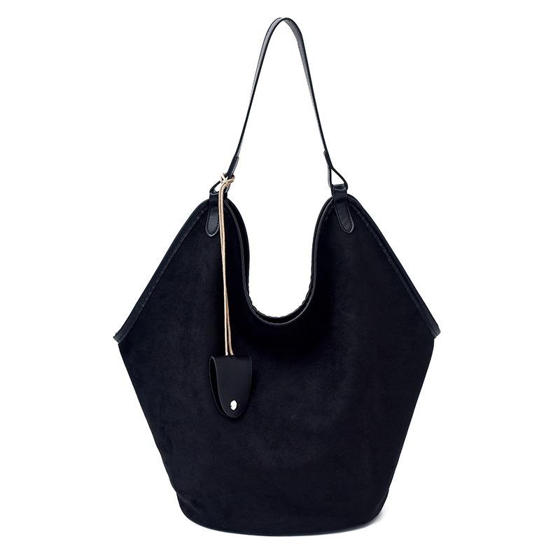 Fashion bucket bag, new large-capacity retro casual commuting shoulder bag, underarm bag, dumpling bag.