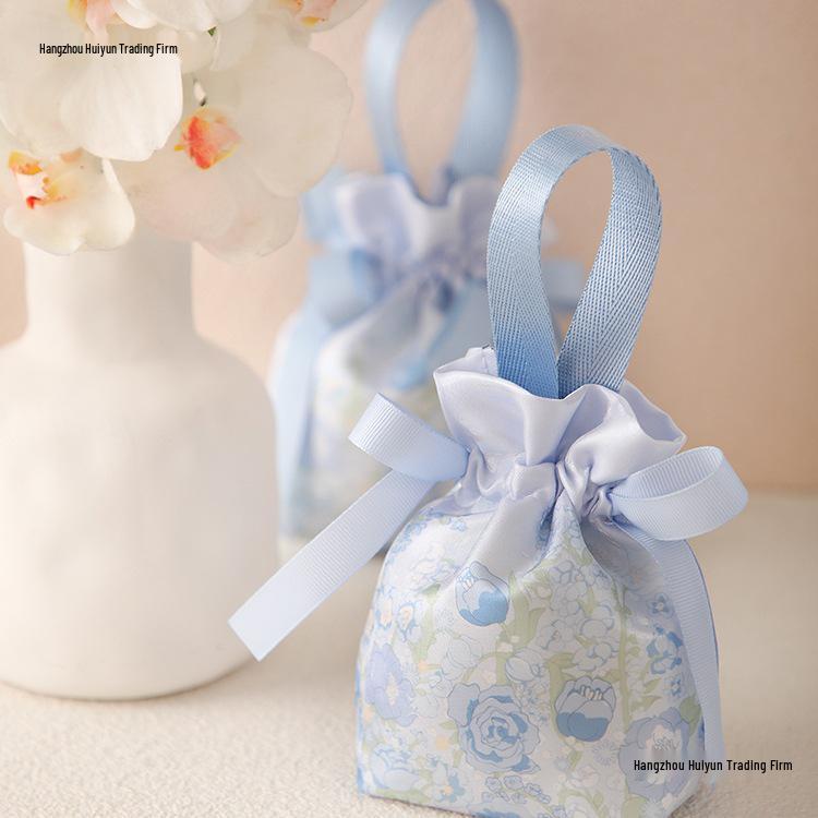 Wedding Candy Gift Handbag: Elegant Small Cloth Bag for Celebrations