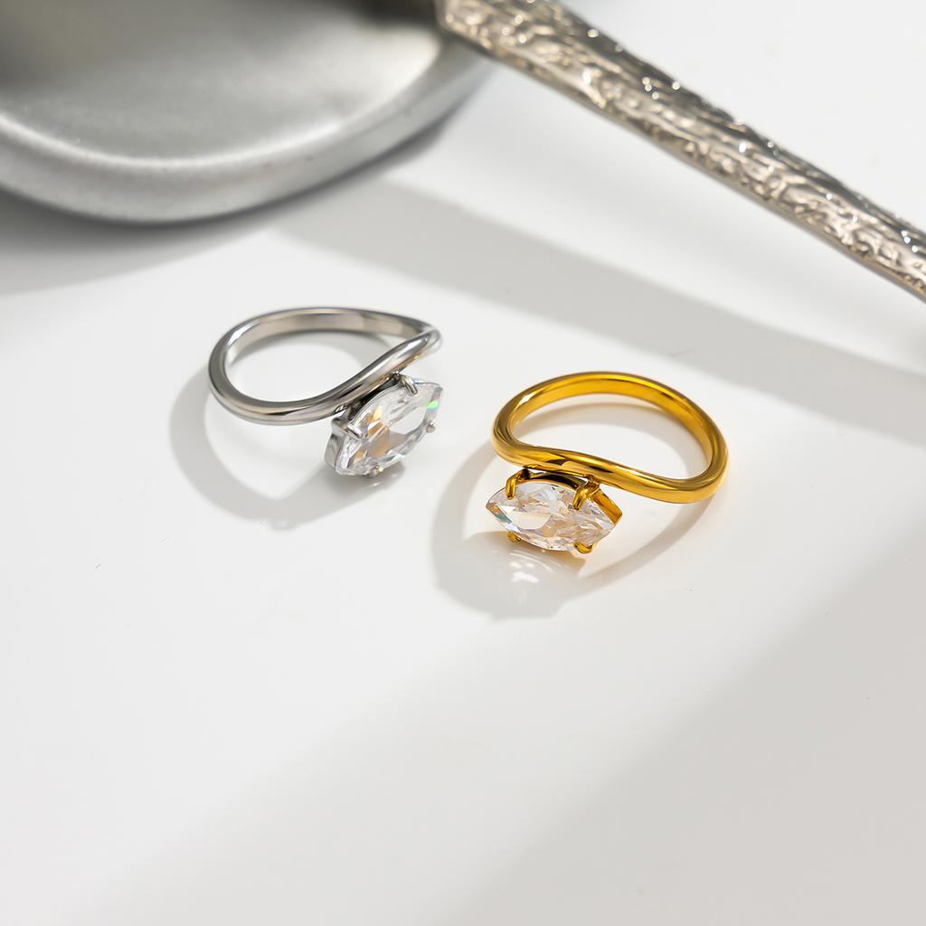 Salircon Shiny Luxury Glass Rhinestone 18K Gold Plated Stainless Steel Ring Wed Bridal Banquet Accessory Waterproof Jewelry New