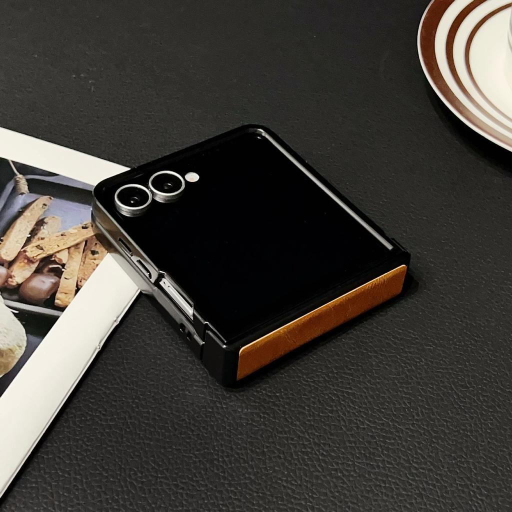 Samsung Z Flip7 Retro Crazy Horse Leather Magnetic Phone Case, Compatible with Flip6/5, Three-Section, Folding Drop-Proof Protective Cover.