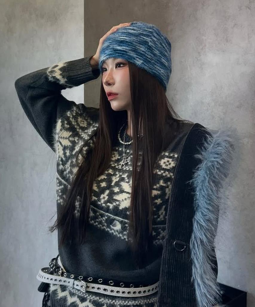 Sseleupe Soft Hairy Gradient Beanie Blue & Navy