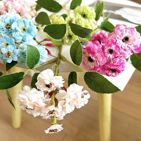 Umělé růže Kytice falešných hedvábných růží 6 hlaviček Realisticky kvetoucí růže pro domácnost Svatbu Večírek Květinová dekorace Středový díl stolu