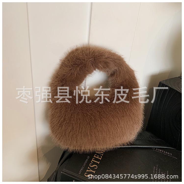 Handheld Fluffy Bag for Women's Autumn and Winter New Models. This Year's Popular Bag Has a High Sense of Niche Plush Bag and a Small Bag In Hand.