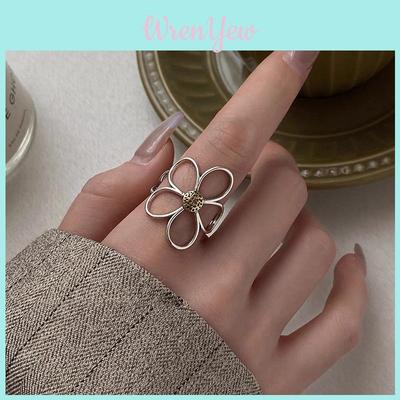 Chic And Trendy Daisy Flower Adjustable Copper Ring For Women Ideal For Everyday Wear