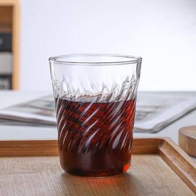 Set aus transparentem Glasbecher für Kaffee und Wasser