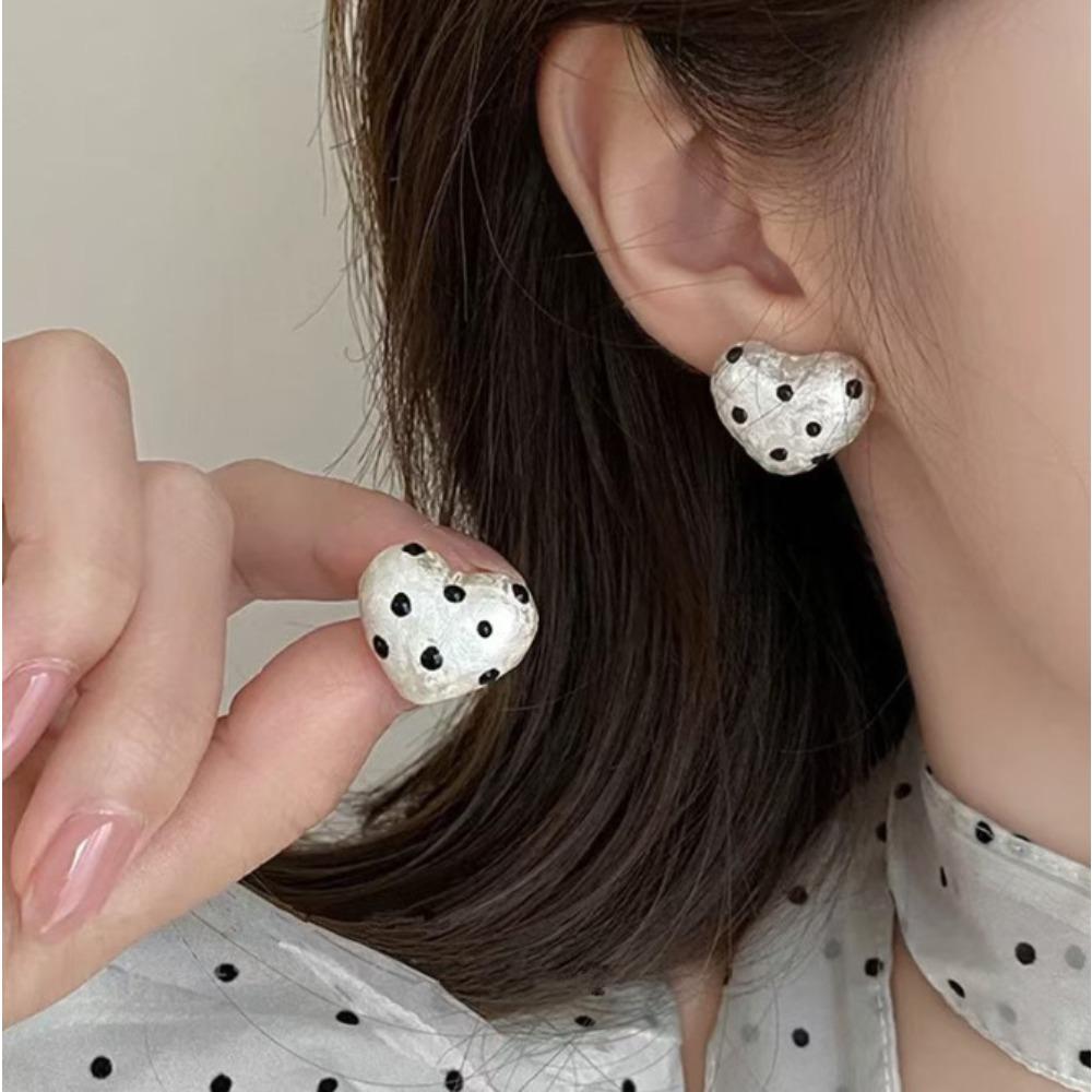 Exaggeration Punk Metal Stereoscopic Big Heart Shape Hoop Earrings Lady Trend Fashion Personality Party Jewelry Girl Chic Gifts