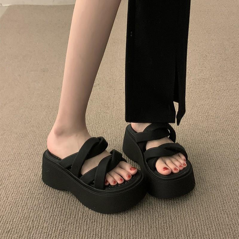 High-value beautiful slippers women's summer 2025 new versatile explosive casual muffin thick-soled heightening sandals