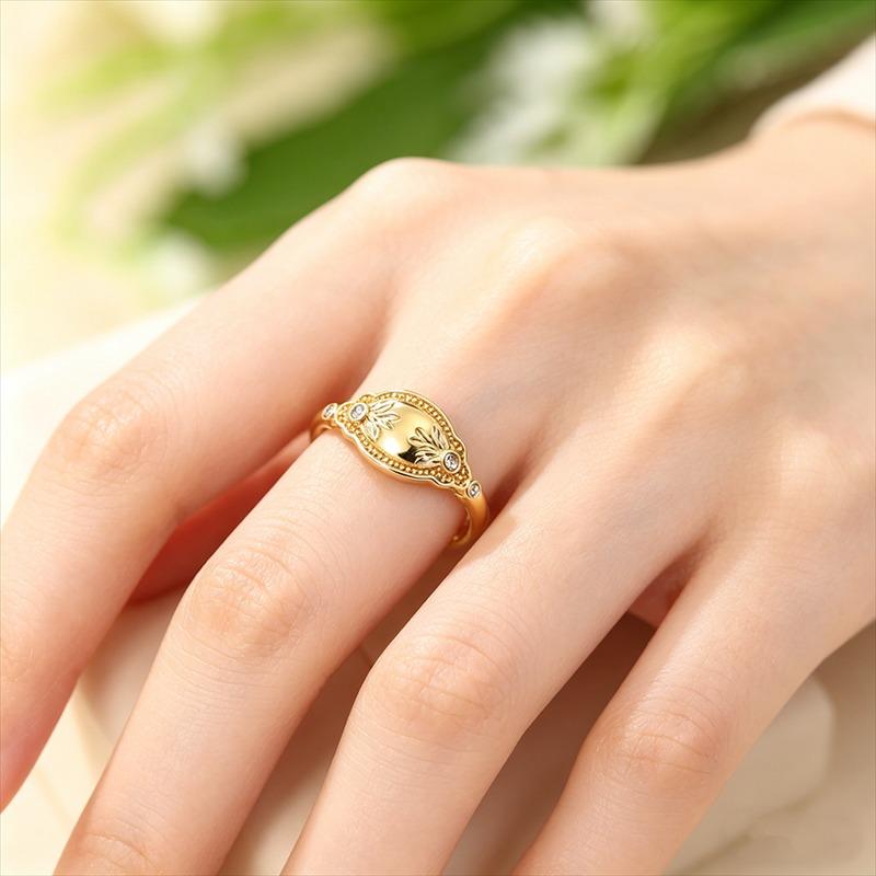 Vintage Gold Color Carved Leaf Pattern Inlaid with White Synthetic Zircon Ring Women's Banquet Party Jewelry Accessories Gift