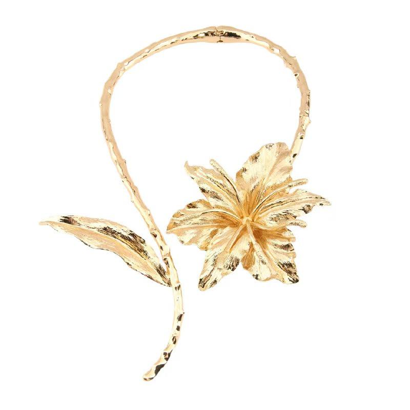 

Изысканный чокер-стейтмент «Цветущий ландыш»: Роскошное ожерелье с листом тыквы-горлянки золотой