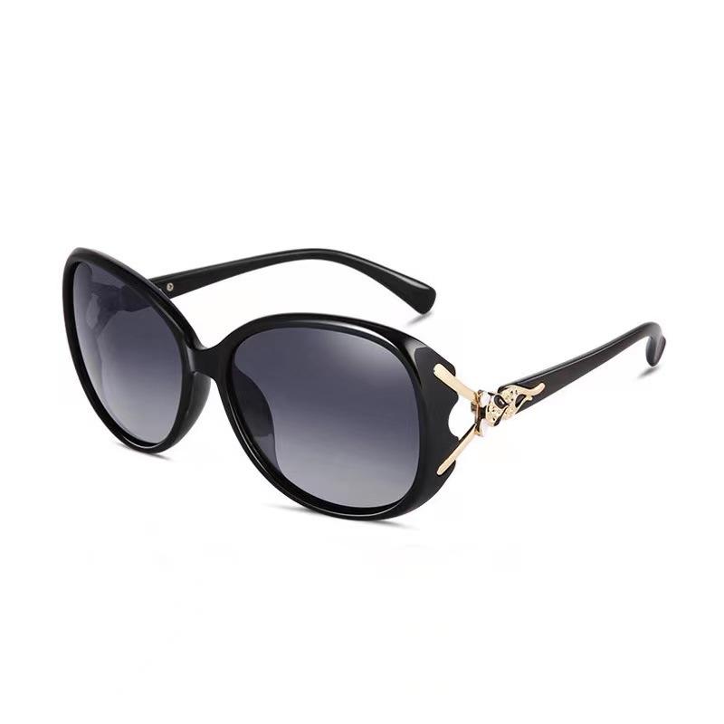 New Large Frames Square Sunglasses Female's Designer Fashion Sun Spectacles Female Outdoor Travel Eye Spectacles UV 400 Protection Oculos De Sol