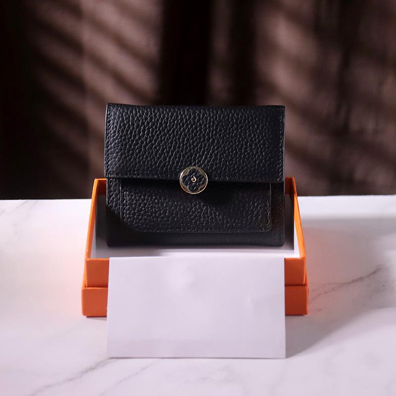 Женский кошелек из коровьей кожи первого слоя изысканный высококачественный кожаный нишевый дизайн компактный короткий кошелек Sense 3693₽