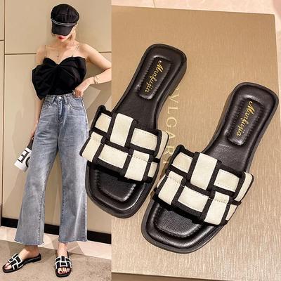 Sommer 2024 Neue Damen-Sandalen mit flachem Boden, modische Sandalen mit eckiger Zehenpartie und Karomuster, Damen-Schuhe für draußen, lässige Freizeit-Strandschuhe für Damen