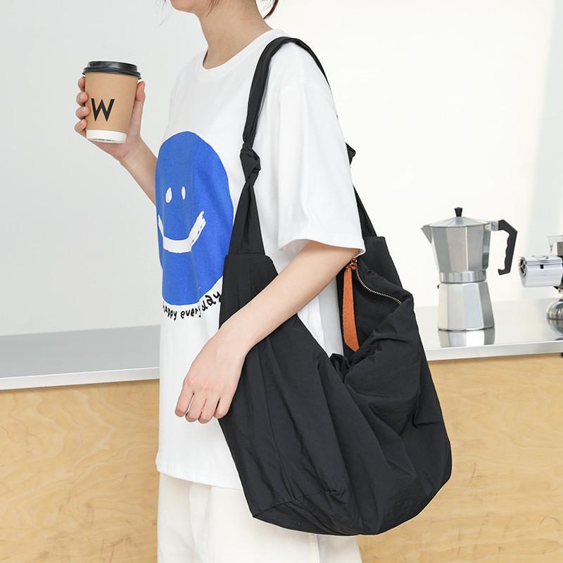 IELGY Korean version of casual literary dumpling bag, nylon knotted shoulder Oxford cloth messenger bag чёрный