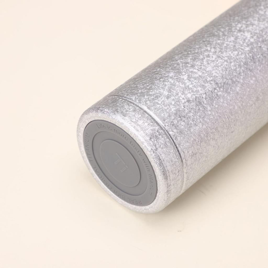 Light luxury hammer pattern titanium covered thermos cup fashionable tea separation ice crystal health tea cup high-end business gift titanium cup