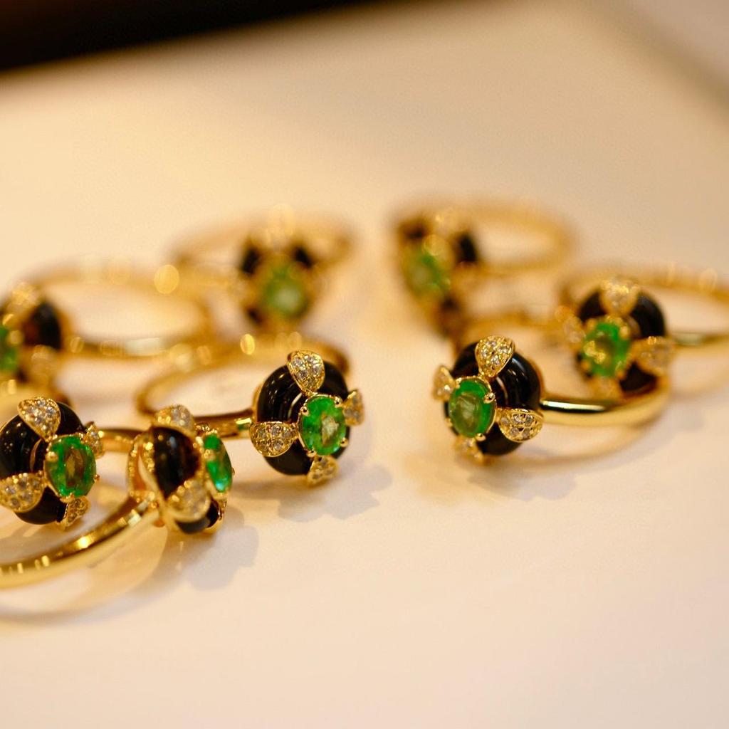 French Retro Black Agate-Style Emerald Open Ring