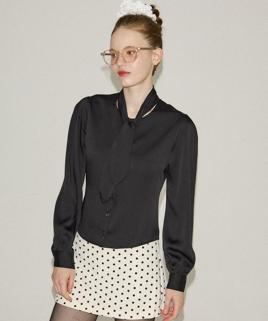 SALON DE YOHN Silky Tie Blouse_ Black