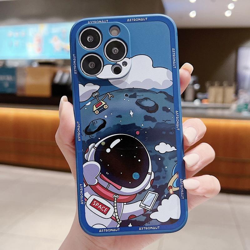 Applicable To iPhone16 Astronaut Mobile Phone Case 15PROMAX Cartoon Painted Apple 14 Side Pattern Case