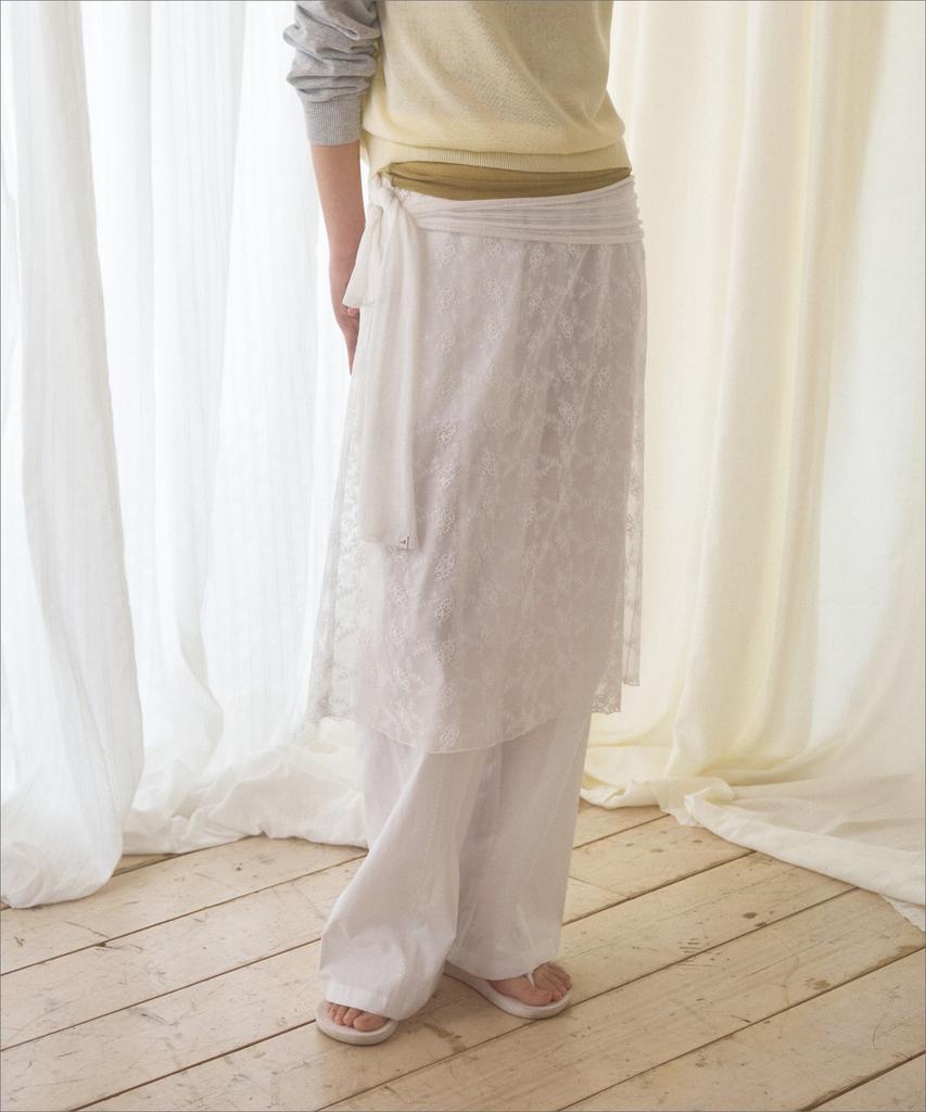 Manggomaenipeullijeu Sham Lace Skirt_Ivory