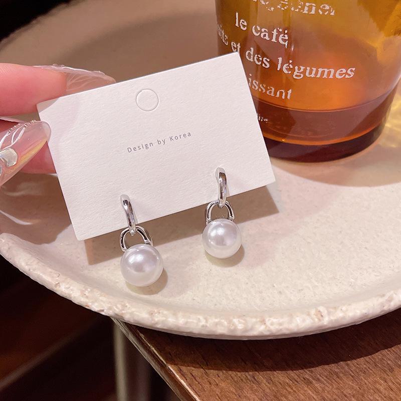 Ouyang Nana Styl Geometrické Perlové Náušnice: Lehký luxus, špičkový, retro design pro ženy.