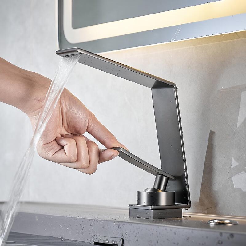 TLXT Wall-Mounted Waterfall Basin Faucet