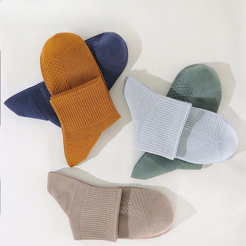 Autumn and Winter Solid-color Mid-calf Socks for Men, Pure Cotton Breathable, Sweat-absorbing and Odor-proof Socks, Casual Sports Socks