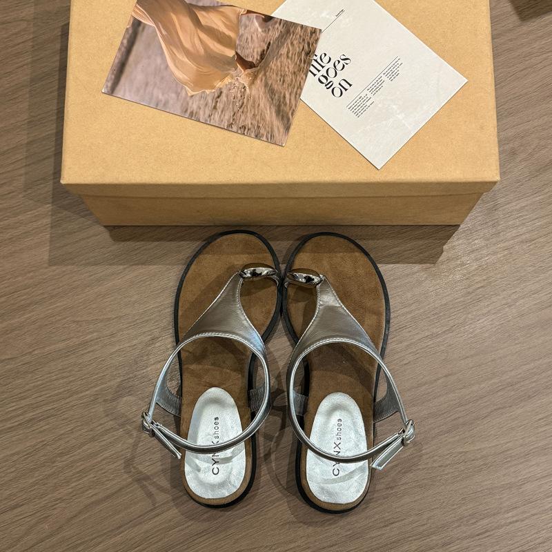 Niche High-end Metal Cover Toe Flat-bottomed Casual Sandals for Women's 2025 Summer New One-word Strap Sandals with Simple Temperament
