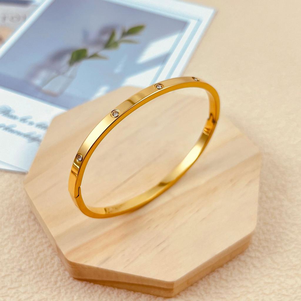 Bracelet avec motif gravé, Bracelet tendance, Bijou de main élégant et polyvalent, Nouveau style