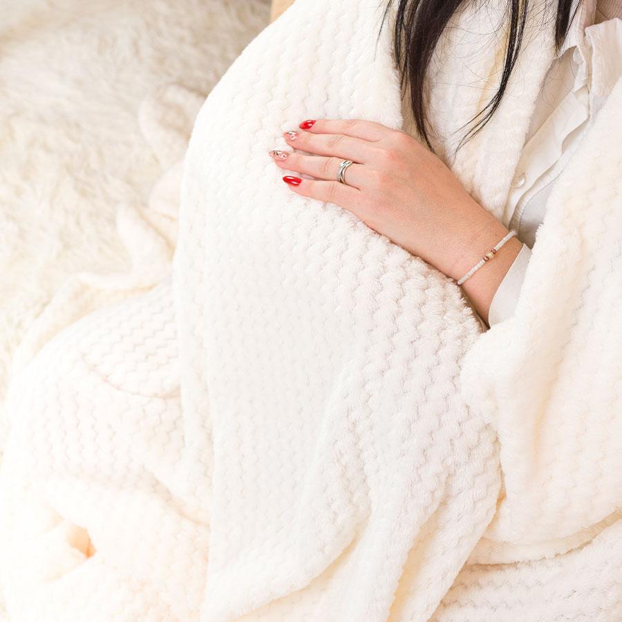 LUGO Soft Decorative Blanket Ecru 160x200cm - A Cozy Addition to Your Home