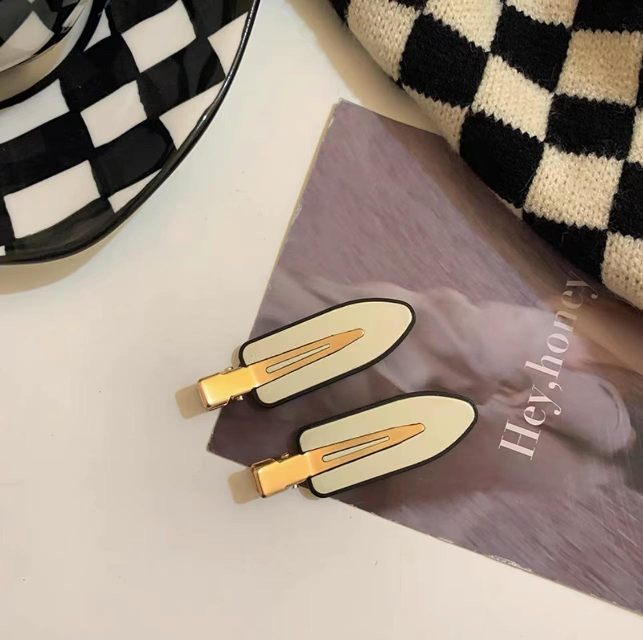 

Трендовые заколки-клипсы в форме сердца на кнопке для женщин 2025