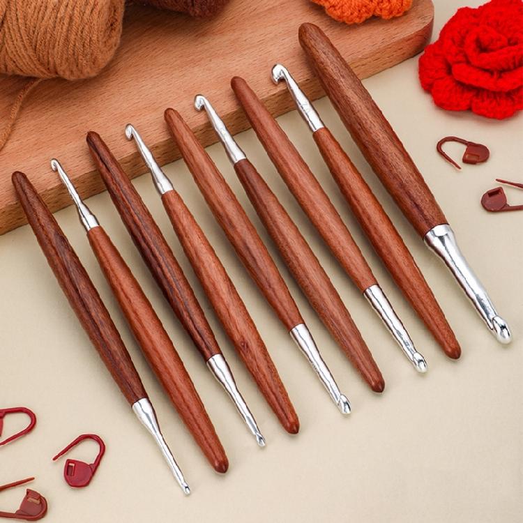 8Pcs Ergonomic Wood Grip Crochet Hook Needle 3.0-7.0mm Aluminium Crochet Hook Yarn Craft Tool for Sweater Scarf Hat Bag