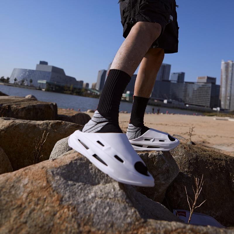 Sports slippers men's summer new indoor home wear beach shoes one-word non-slip cool slippers