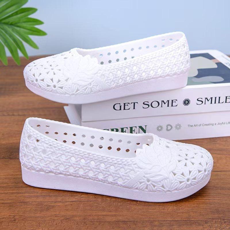 

Women s Fashion Crocs: Casual, Non-slip, Breathable Hollow Sandals for Moms - Slip-on Work Shoes 41