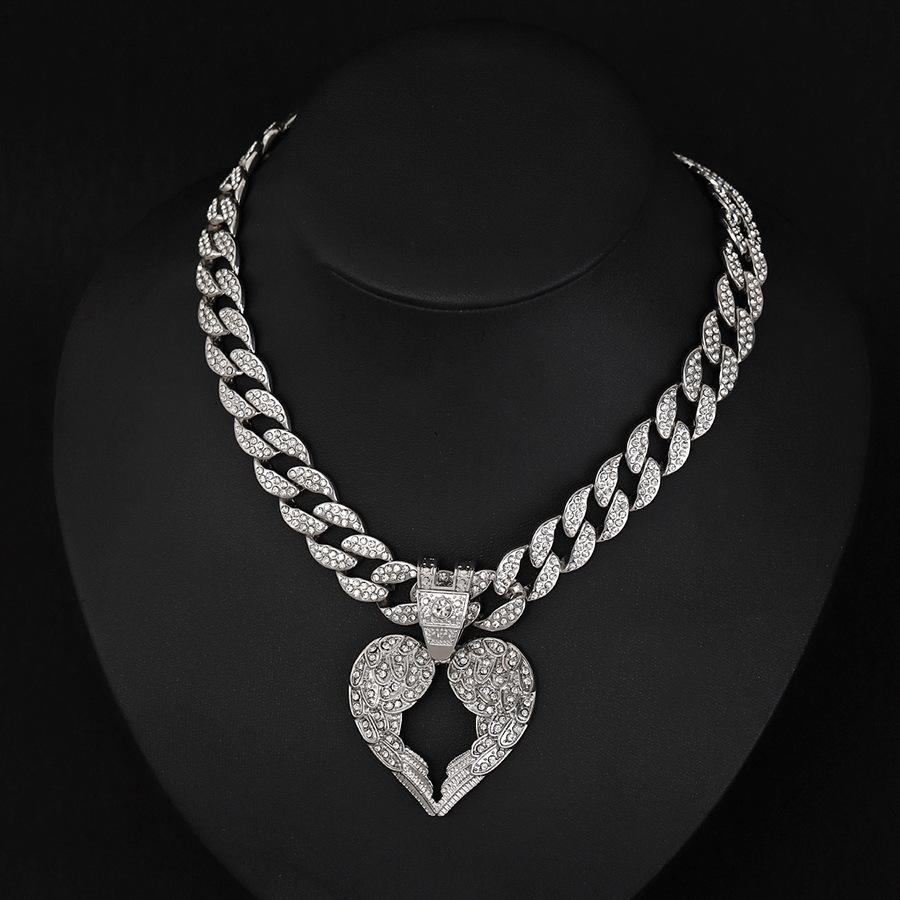 Hip Hop Diamond Heart Wings Pendant Necklace, European and American Cuban Chain Decoration Alloy Heart Shaped Men's Necklace