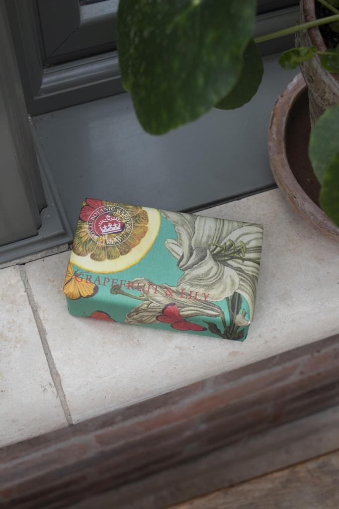 English Soap Company KEW GARDEN Luxury Shea Soaps Grapefruit Lily &