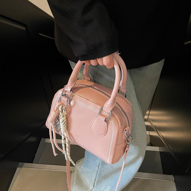 Premium sense niche bag women's autumn and winter versatile 2025 new messenger bag fashionable retro portable work small bag