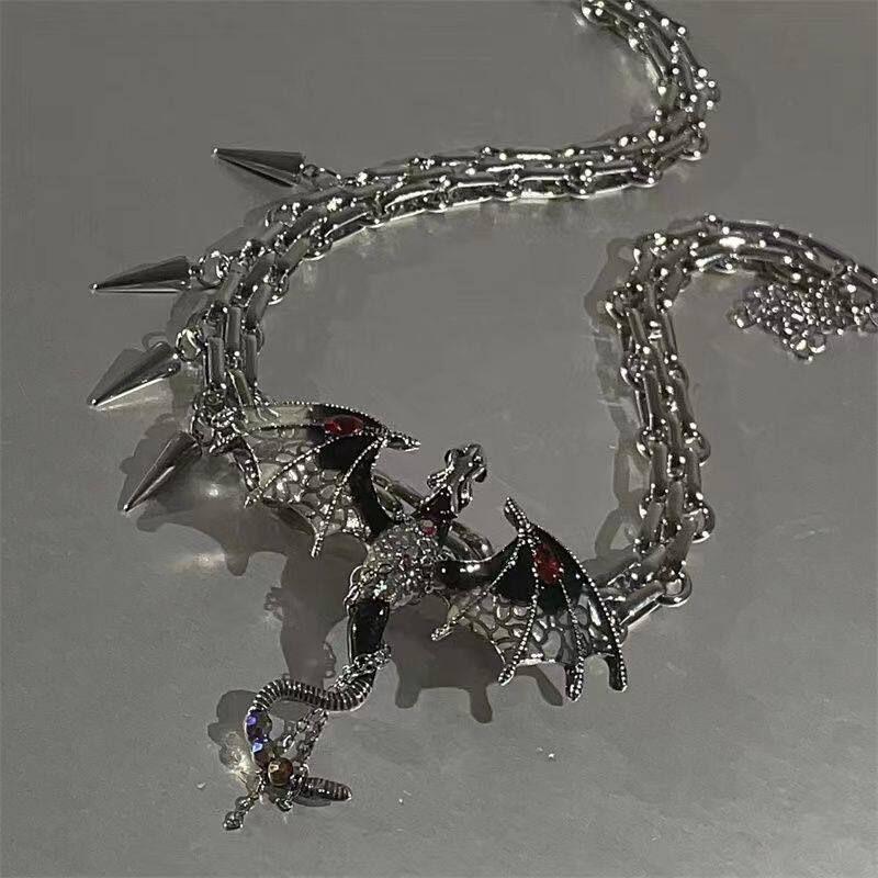 

Heavy Industry Rivets Dark Punk Hip Hop Special-Interest Design Fancy Flying Dragon Stylish Necklace Women s Sexy Clavicle Chain Flying Dragon Necklace