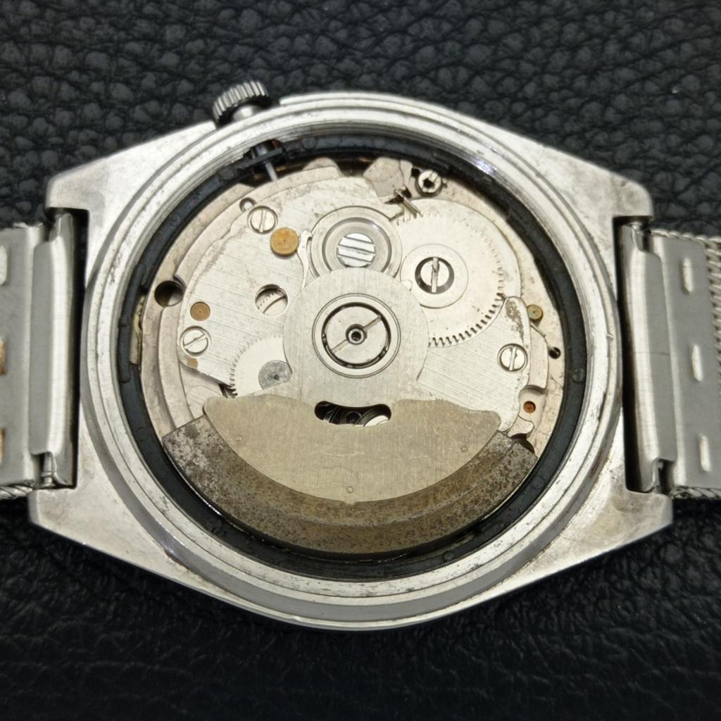 JAPAN VINTAGE SEIKO 5 AUTOMATIC MENS ARABIC GREEN COLOR DIAL WATCH a701302-5 R206a-a701302