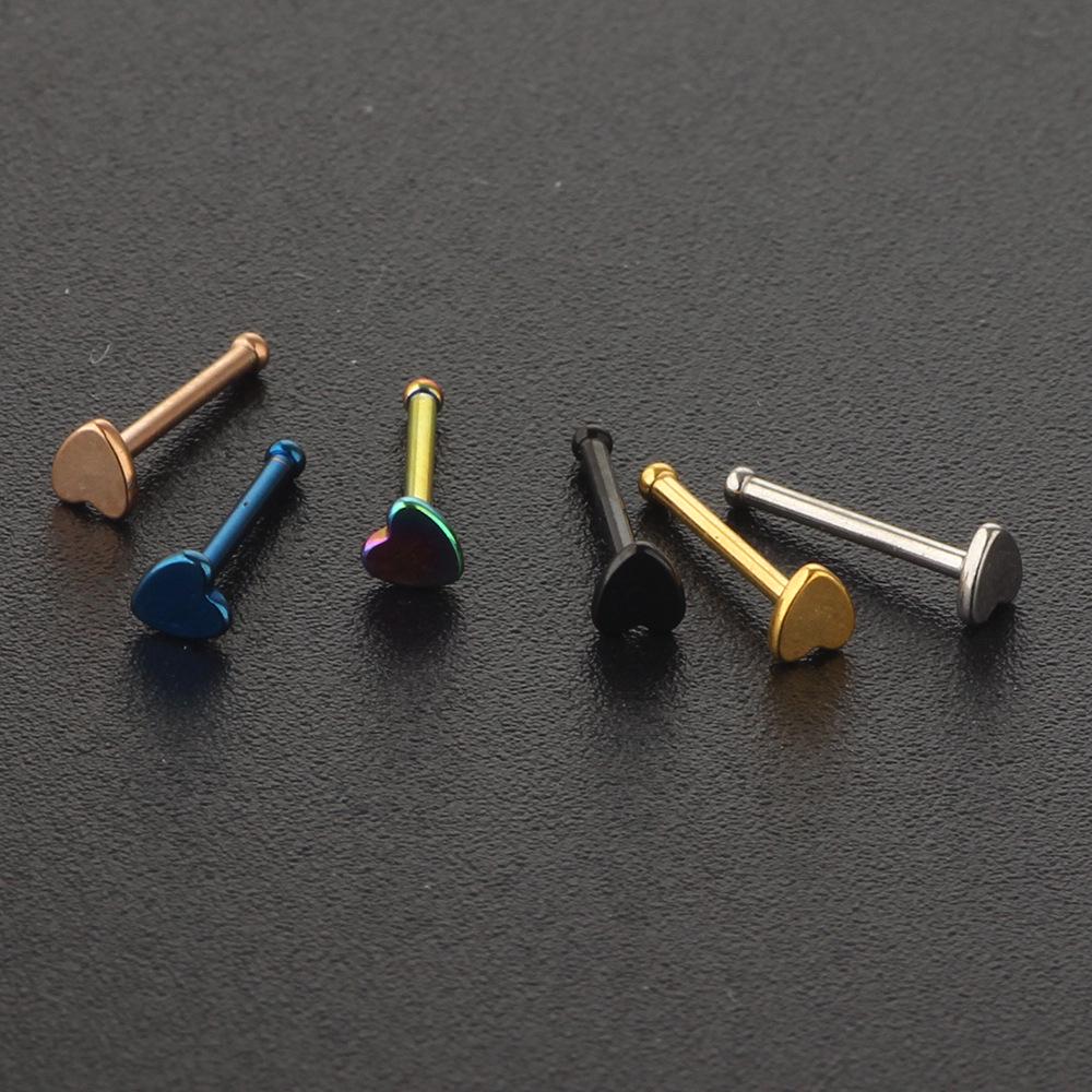 Herzförmiger medizinischer Nasenring: Europäischer & Amerikanischer Stil Nasen- und Ohrstecker mit geraden & gebogenen Stäben.