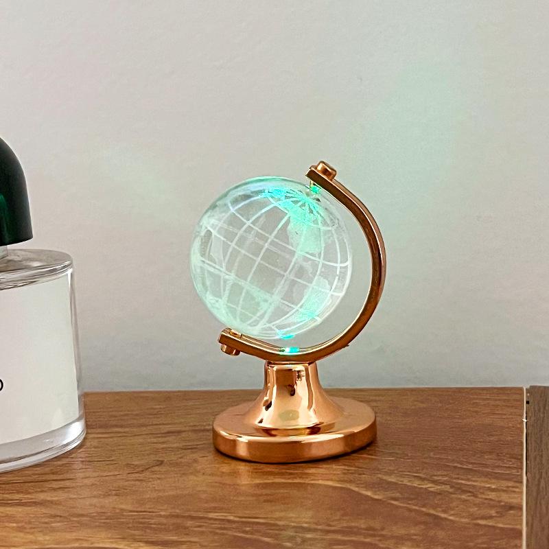 

Креативный мини-глобус: Стильное прозрачное украшение для рабочего стола и новогодний подарок