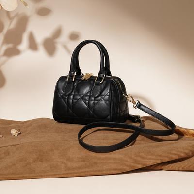 Leather Princess Diana Bag Women's 2025 New Fashion Versatile High Sense Diamond Portable Shoulder Messenger Women's Bag