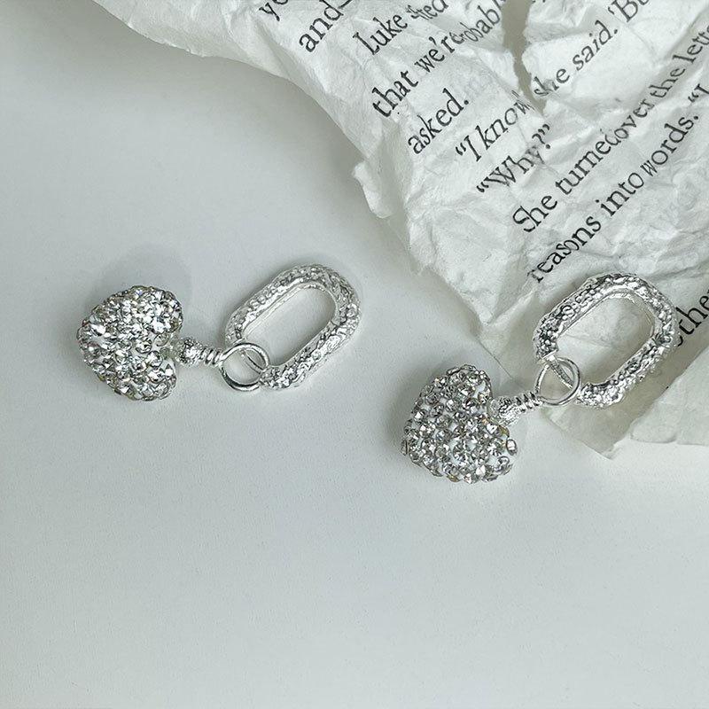 

Full Diamond Heart Circle Ear Buckle INS Cold Wind Light Luxury Trendy Elegant Lady s Accessories Classic Jewelry Design Sense Fashion