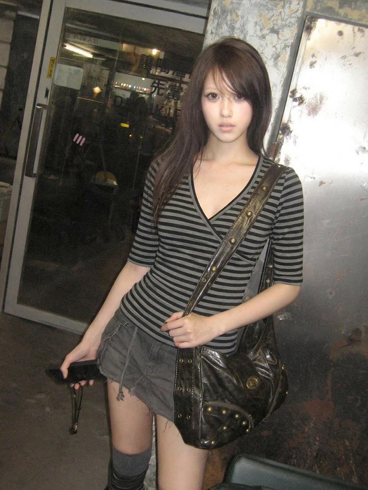 KOSY Y2k Aesthetic T-shirt Women Slim V Neck Striped Tee Tops Streetwear Japanese Crop Tops Outfit Tshirts E-girls