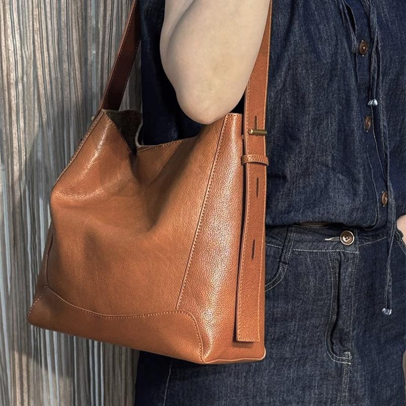 Fashionable and Retro Top-tier Leather Bag for Women, Large-capacity Tote Bag for Work and Commuting, Single-shoulder Bag for Women