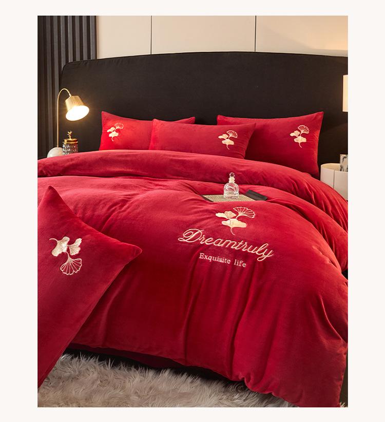 Plush Coral Fleece Winter Bedding Set: Thickened Velvet Duvet Cover, Flannel Bed Sheet, and Pillowcases