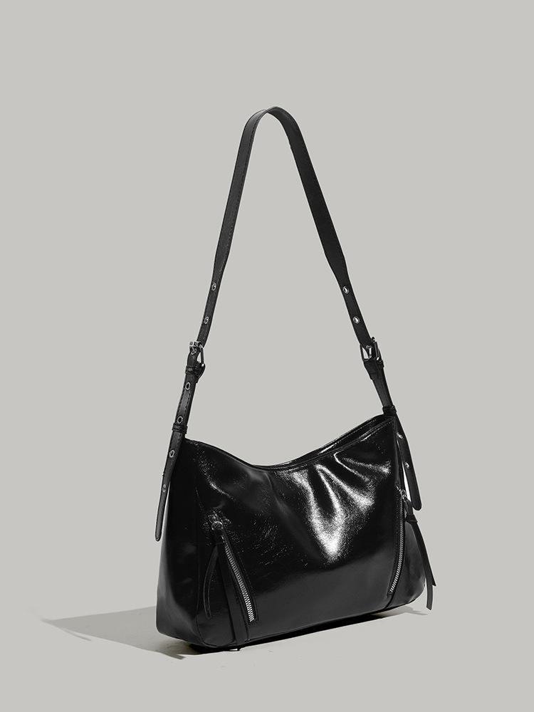 

2025 new Korean version ins retro large-capacity tote bag fashionable versatile commuter single shoulder oblique span bag female tide чорний