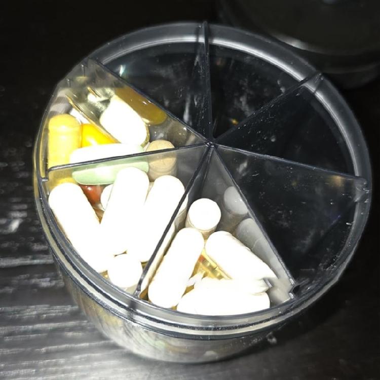 Precise Pills Dispensing Bottle For Daily Medication With Portable Size And Easy Measurement