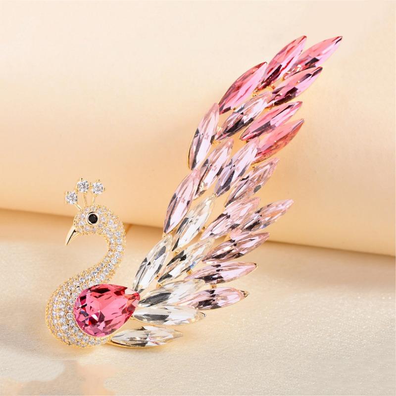 Crystal Peacock Brooch, A Fashionable and Exquisite Brooch for Women, Is Elegant, Grand, Luxurious and Versatile