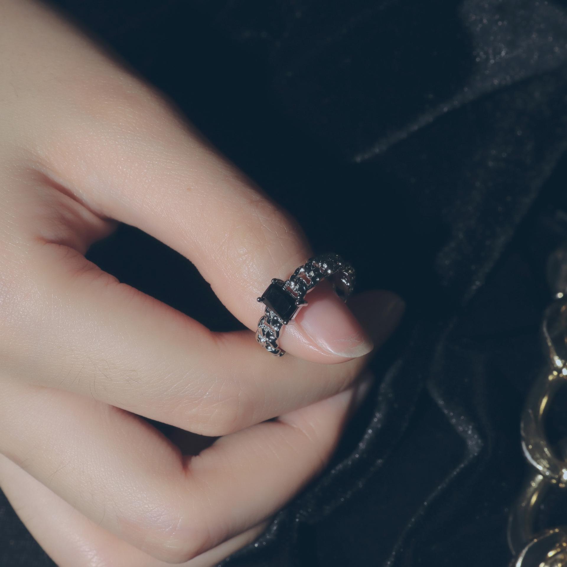 Original Niche Design, Metal French Texture, Zircon Love Chain, Dark Style, Personality Trendy, Cool Female Index Finger Adjustable opening