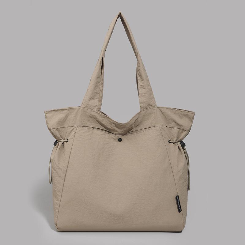 Simple and fashionable 2025 summer new fashion shoulder bag women's casual solid color large-capacity tote commuter bag