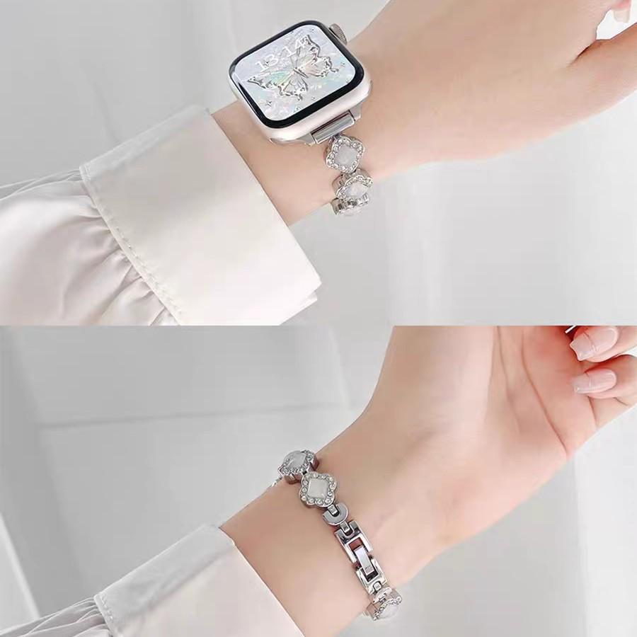 

Compatible Four-Leaf Clover Diamond Metal Watch Band for Apple Watch 10/9, 11th Gen, and SE - Small Fragrance Style. 12mm чёрный